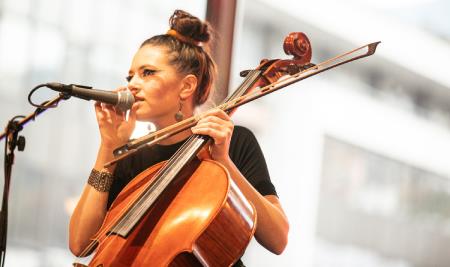 Lakiko - Foto arhiv izvajalke